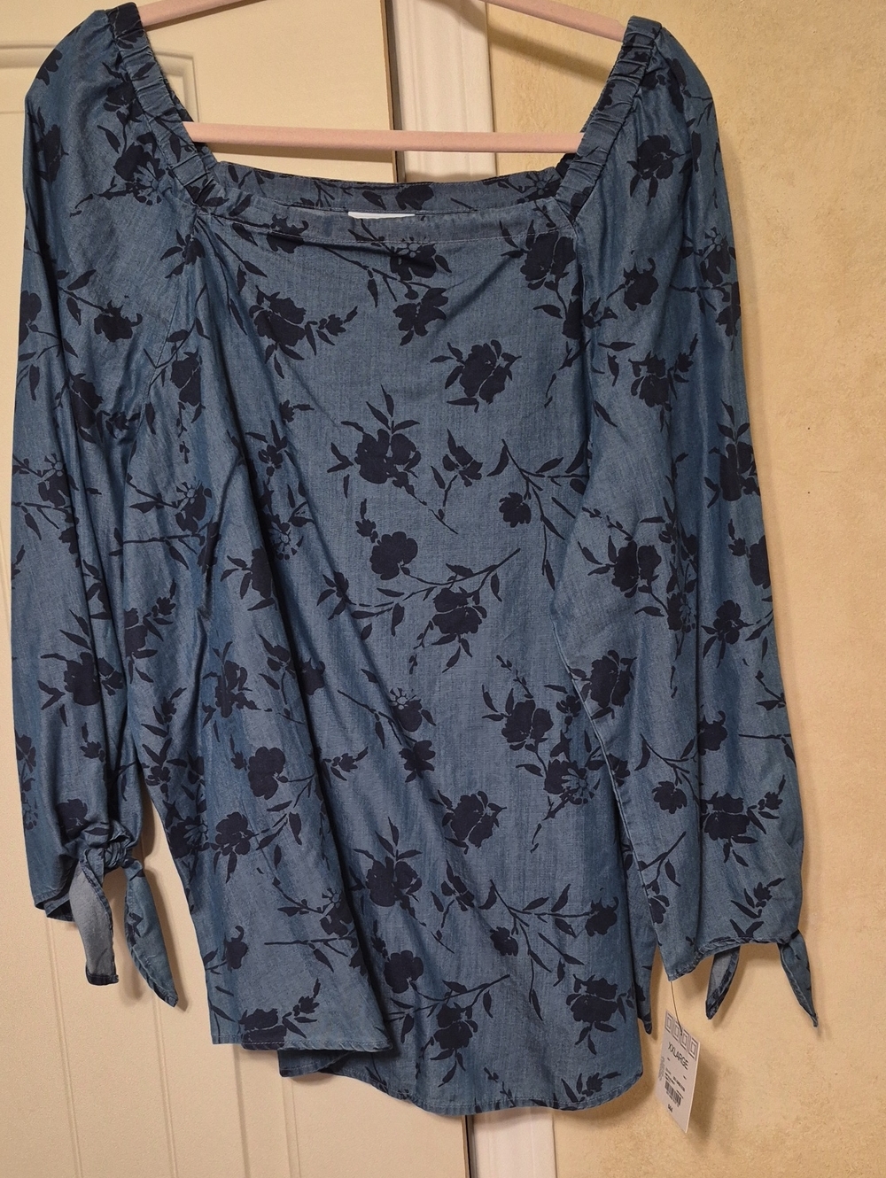 Liz Claiborne Blue Floral Tie-Sleeve Tunic